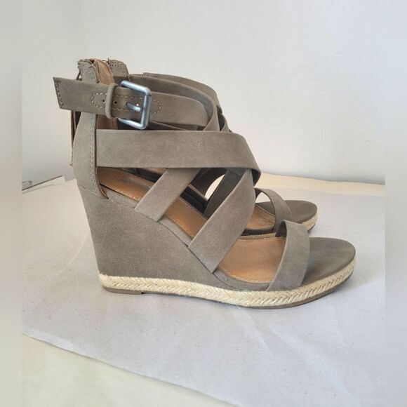 Brash Wedge Sandals Heels Taupe Neutral Comfy Zip Strappy Non Leather Size 9 - Picture 1 of 7